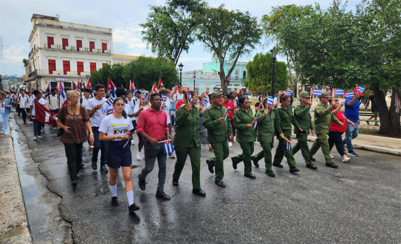 Pueblo matancero rinde homenaje a los ocho estudiantes de medicina. Foto: Humberto Fuentes Rodríguez