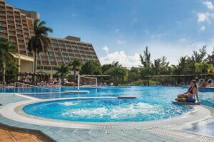 Cubanacán celebra el prestigioso premio Top Hotel Partner 2024 otorgado al hotel Blau Varadero