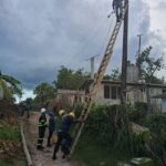 Contingente matancero Antonio Guiteras restablece servicio eléctrico en comunidades serranas de Granma