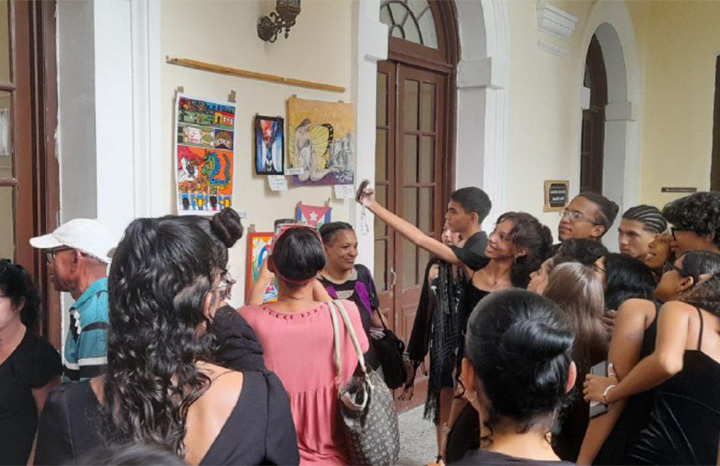 Salón De Donde Crece la Palma celebra arte infantil en Matanzas
