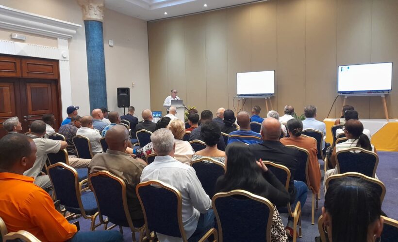 Sesiona en Varadero XII Evento Nacional de Refrigeración, Climatización y Eficiencia energética