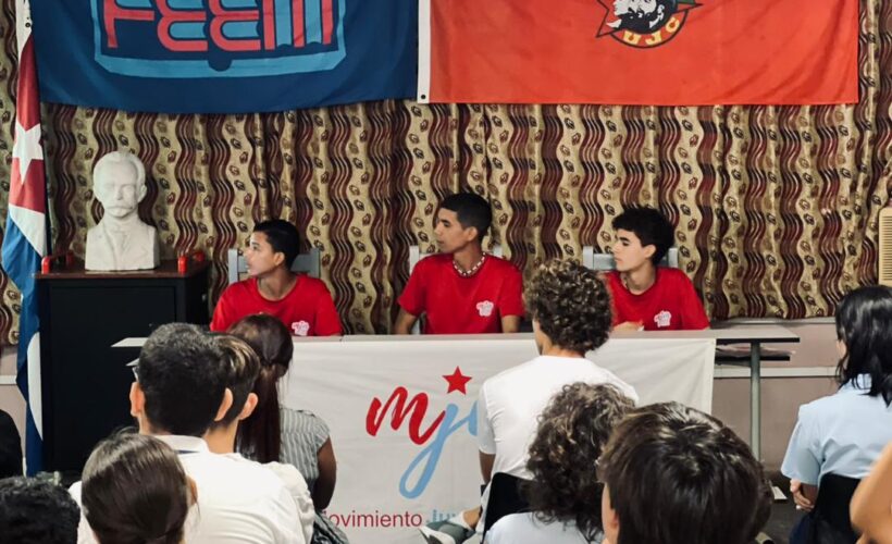 Una Feem que ama y funda