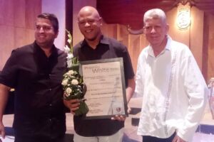 El pianista matancero Alejandro Falcón mereció este jueves el Premio White por la obra de la vida que otorga la filial de música del Comité provincial de la Unión de Escritores y Artistas de Cuba (Uneac) en Matanzas