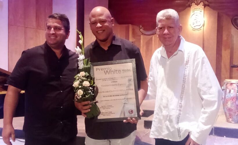 El pianista matancero Alejandro Falcón mereció este jueves el Premio White por la obra de la vida que otorga la filial de música del Comité provincial de la Unión de Escritores y Artistas de Cuba (Uneac) en Matanzas