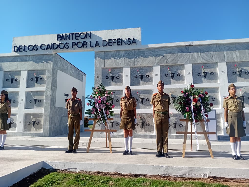 Gloria por los caídos en la defensa de la patria
