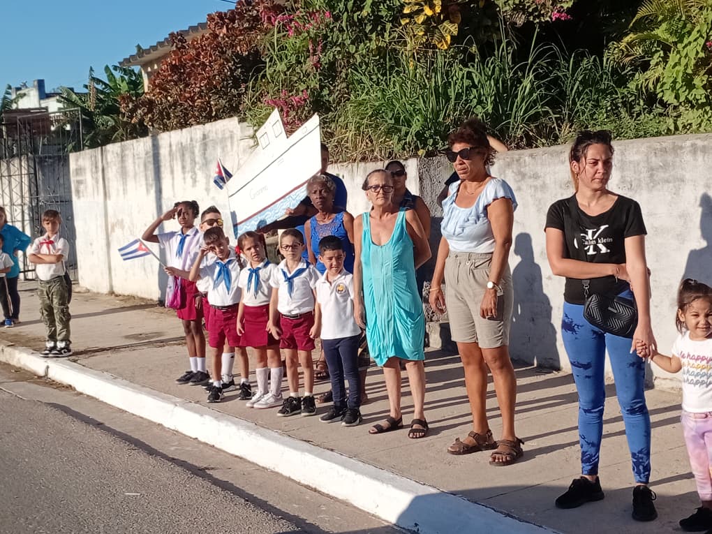 Gloria por los caídos en la defensa de la patria
