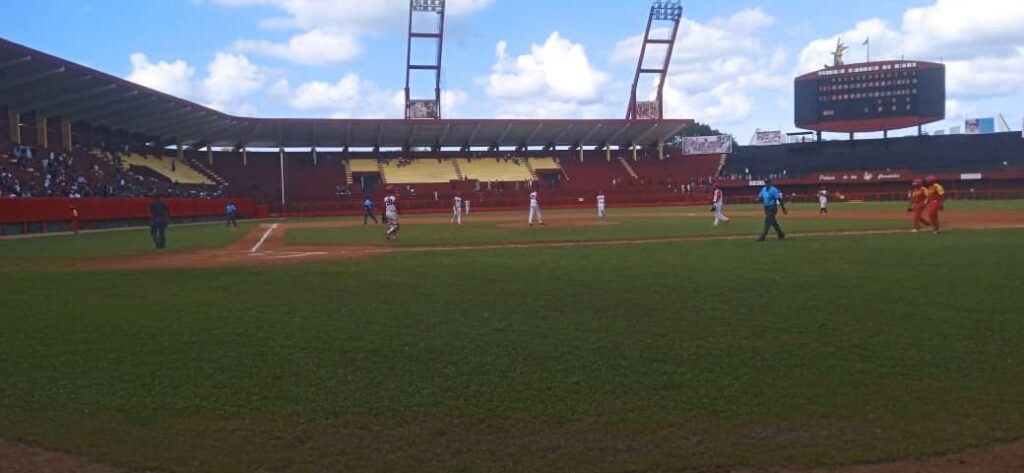 La Avispa hizo colmena en el Victoria de Girón