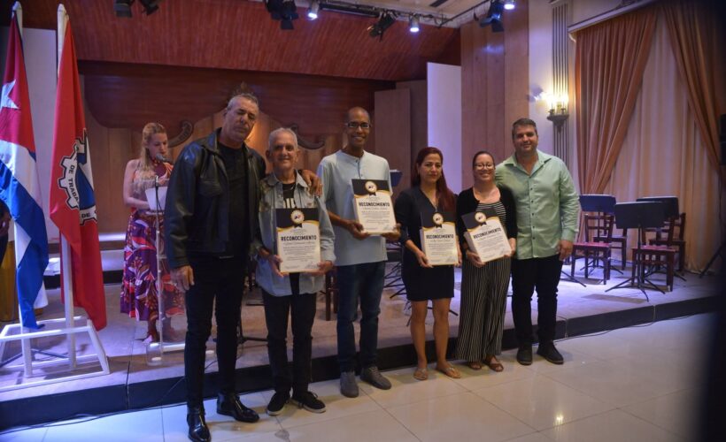 Reconocen a matanceros con la distinción Medalla Raúl Gómez García