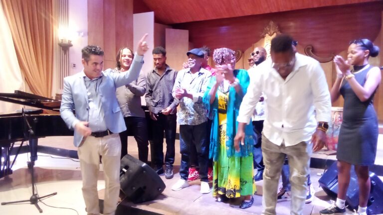 Premio White a Alejandro Falcón, una gala inolvidable