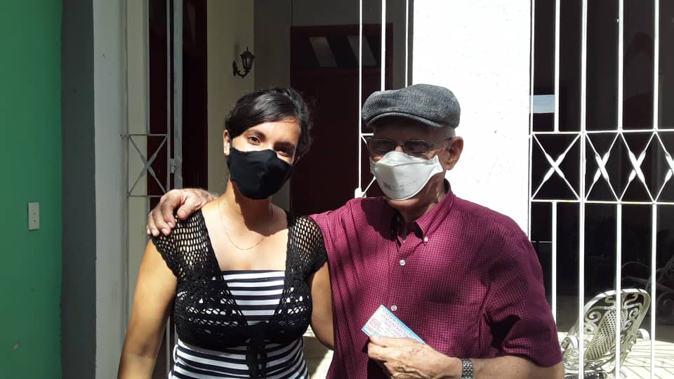 Roberto Vázquez Pérez junto a Lianet Fundora