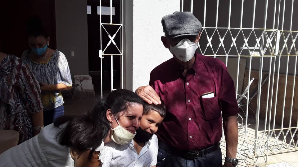 Roberto Vázquez Pérez junto a Miriam Velázquez