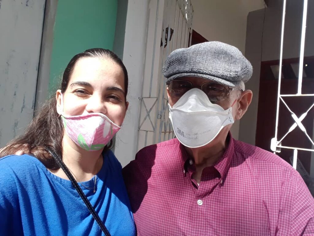 Roberto Vázquez Pérez junto a Adrialis Rosario Zapata