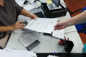 APARTADO 1433: El burocratismo: mirada crítica de un cuentapropista