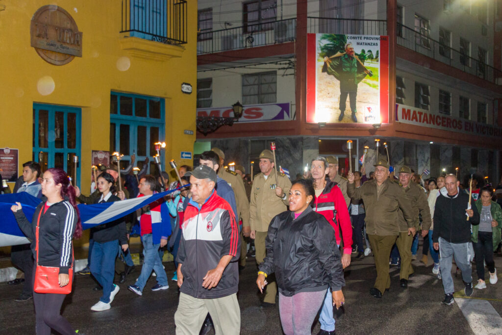 Antorchas por Martí en la Atenas de Cuba