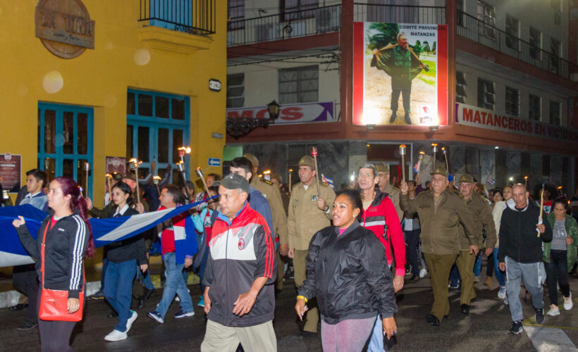 Antorchas por Martí en la Atenas de Cuba
