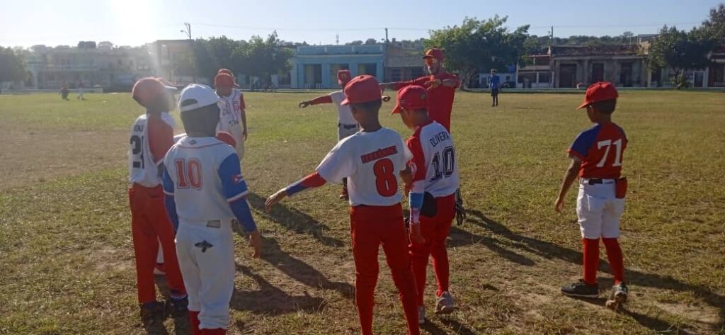 Desarrollan clínica de béisbol para niños de seis y ocho años en matanzas