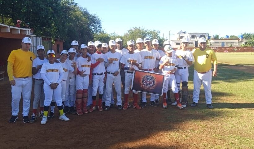 Equipo de béisbol cardenense vence en inicio de pequeñas ligas 