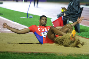 Tercer lugar y mejor marca de la temporada para matancero Aniel Molina en Ourense