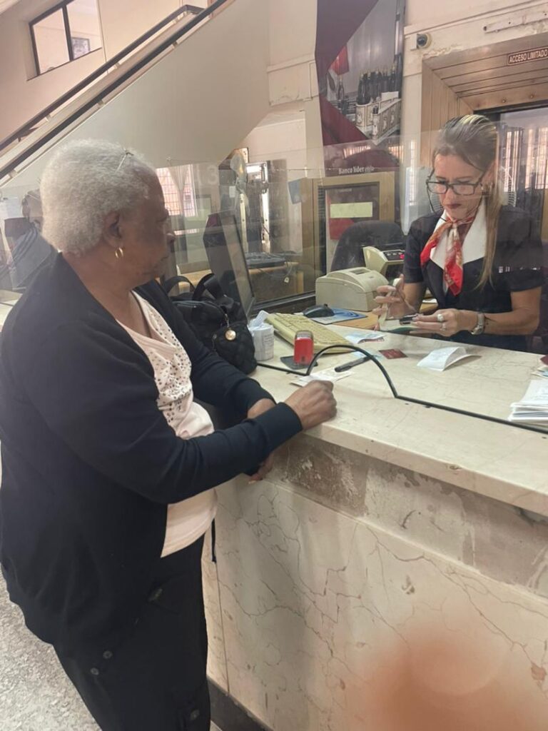 Bandec en Matanzas reajusta sus servicios bancarios