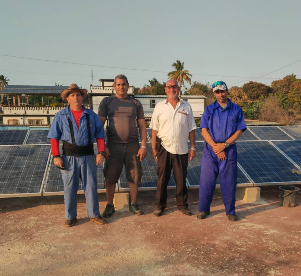 Bandec instala paneles en Martí