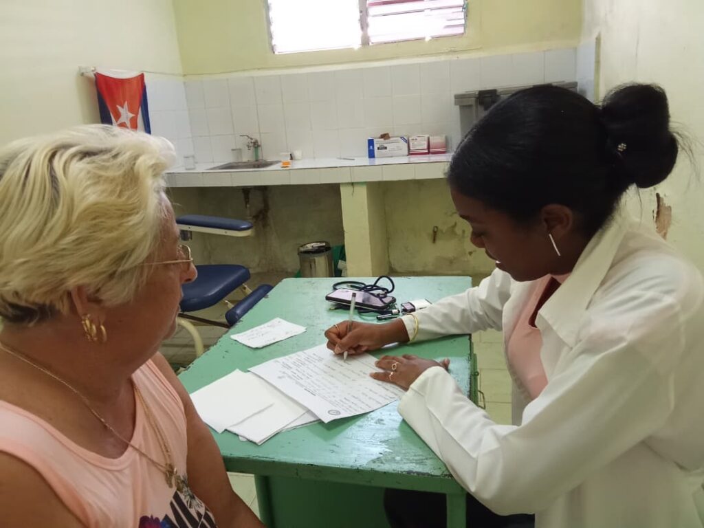 Especialistas médicos prestan servicios en comunidades matanceras