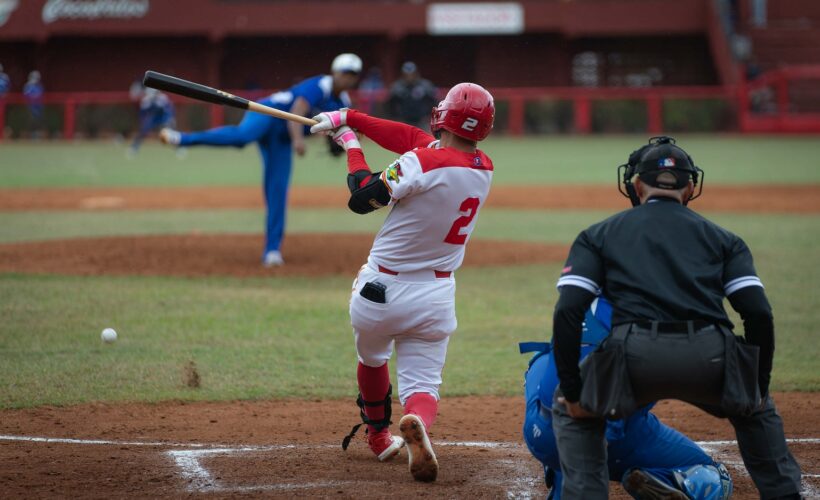 ¡Lo de la pelota es muy grande! Los Cocodrilos de Matanzas vence a Industriales en primer juego de la semifinal de la Serie Nacional de Béisbol 2025-2026. Foto: Raúl Navarro