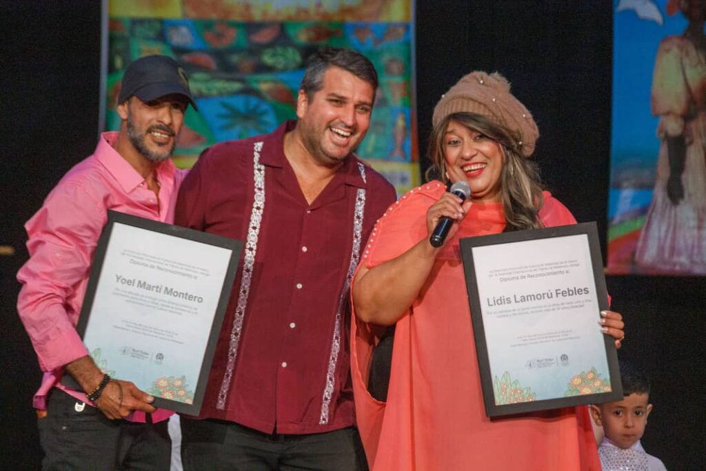 Reconocen a Lidis Lamorú en Clausura Festitim 2026