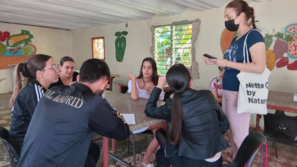 Estudiantes universitarios realizan intercambios en sus municipios. Foto: tomada de la página de Facebook de la Universidad de Matanzas