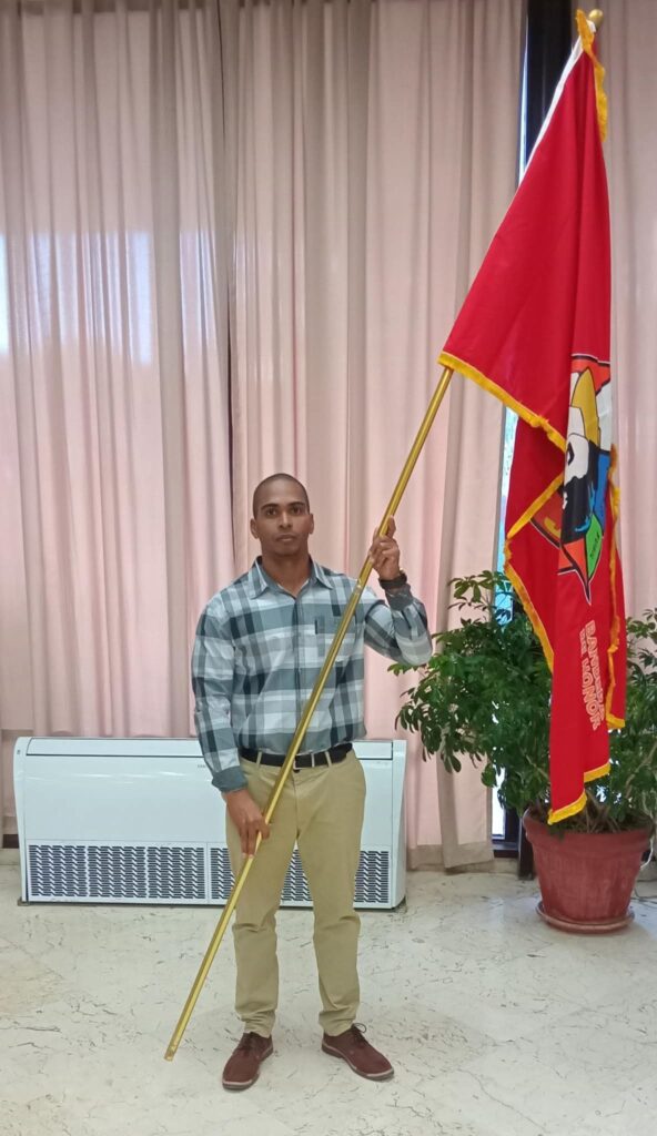 Reciben Bandera de Honor de la UJC colectivos matanceros