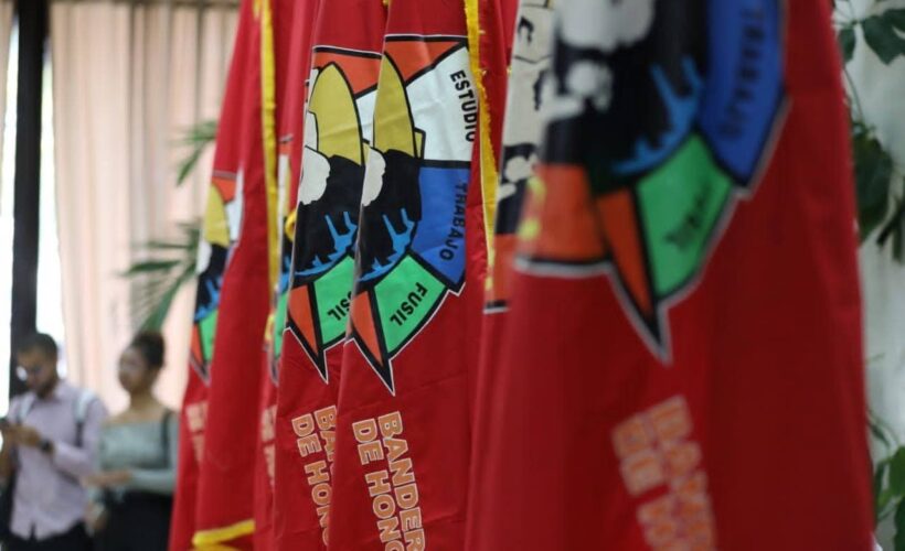 Reciben Bandera de Honor de la UJC colectivos matanceros