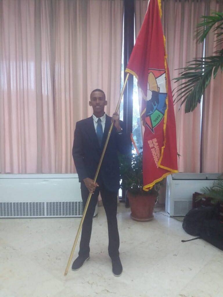 Reciben Bandera de Honor de la UJC colectivos matanceros