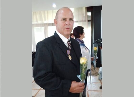 Otorgan orden de las Palmas Académicas de Francia a director de la Estación Experimental de Pastos y Forrajes "Indio Hatuey",