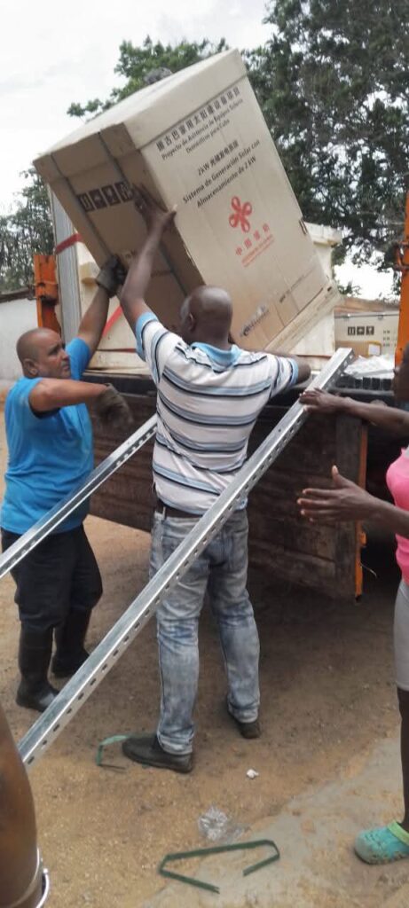 Calimete recibe seis kits de paneles solares