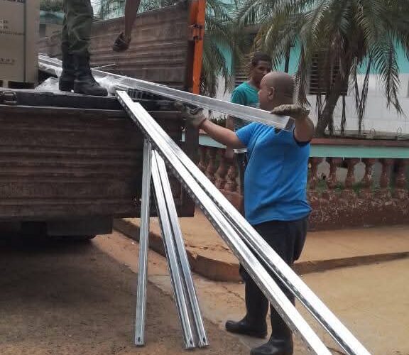 Calimete recibe seis kits de paneles solares