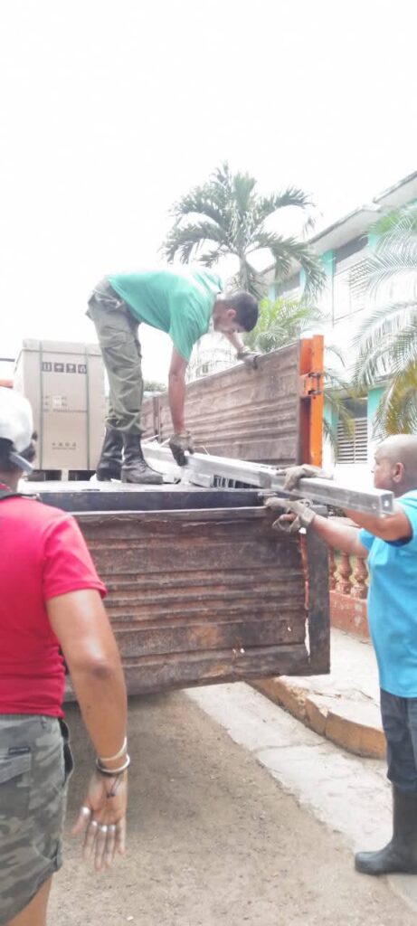 Calimete recibe seis kits de paneles solares