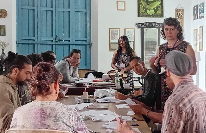 Taller de Pop Up evoca a la resiliencia