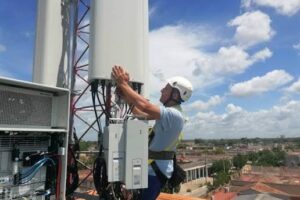 Sin cobertura: El desafío de las telecomunicaciones en Cuba ante el déficit energético