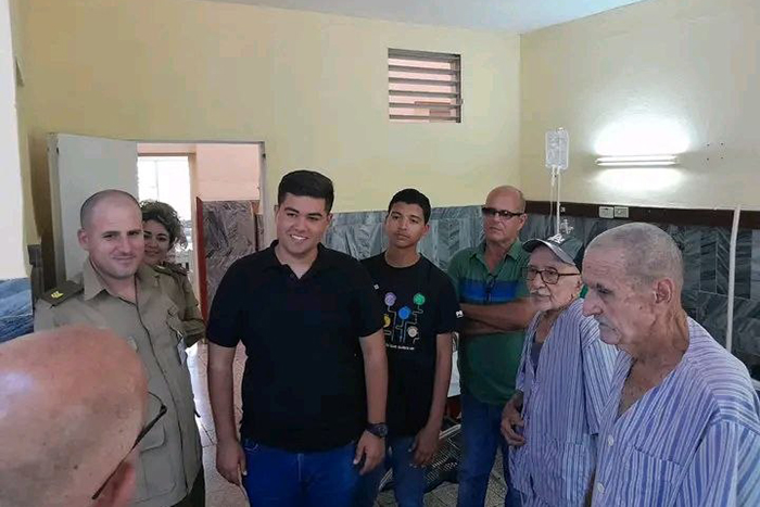 Diálogo oportuno de jóvenes martianos en hospital de Matanzas. Foto: cortesía de la fuente