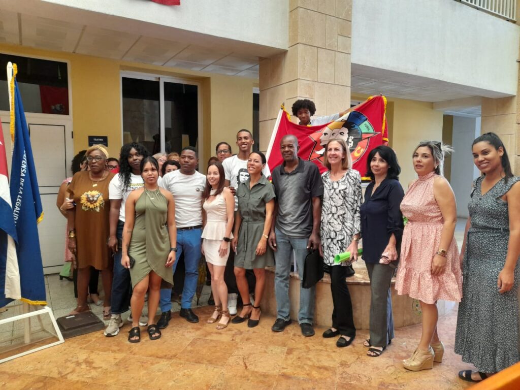 Bandera de honor de la UJC en Fiscalía Provincial de Matanzas