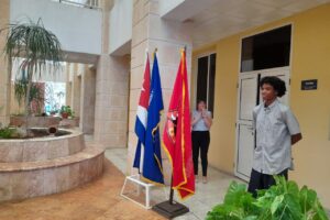 Bandera de honor de la UJC en Fiscalía Provincial de Matanzas