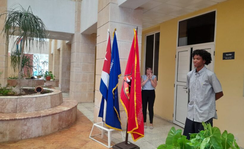 Bandera de honor de la UJC en Fiscalía Provincial de Matanzas