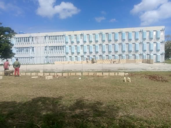 Inicia construcción de terreno de béisbol five en Universidad de Matanzas. Foto: tomada de la página de Facebook de la Universidad de Matanzas