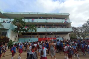 Cada año los pioneros esperan el 4 de abril para celebrar la creación de la OPJM junto a sus maestros.