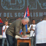 Comienza en Girón el pueblo a dar sus Firmas por la Patria