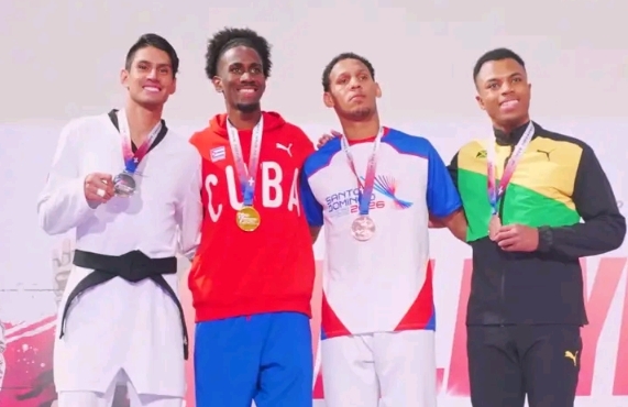 Kelvin Calderón oro en Open de Taekwondo