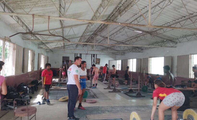 Pesas: Entrenar contra la adversidad sin renunciar a los resultados. Foto: Cortesía del entrenador Enrique Ortega