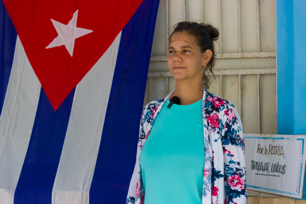 "Mi firma por la patria": desde el reposo forzado, Yunior moviliza a su comunidad.