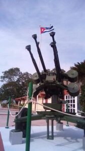 Cañón autopropulsado Sau-100 de fabricación rusa similar al utilizado por el Comandante en Jefe Fidel Castro, para el hundimiento del buque Houston. Foto: Hugo García