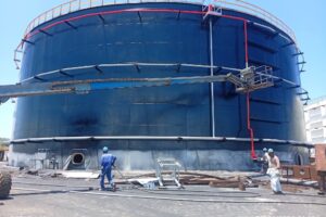 Avanza reparación de tanque en base de supertanqueros de Matanzas