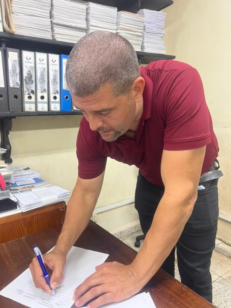 Trabajadores del turismo en Varadero protagonizan campaña "Mi Firma por la Patria"